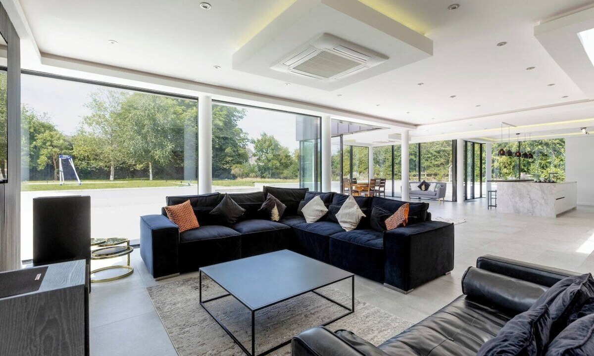 Rugby House | Home Cinema | Stunning Barn Retreat