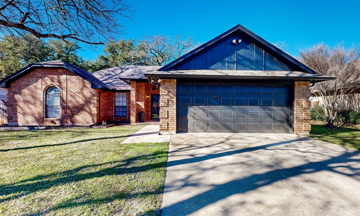 Azle House | Home close to Eagle Mountain Lake, pond & beach with patio, streaming, W/D, & AC