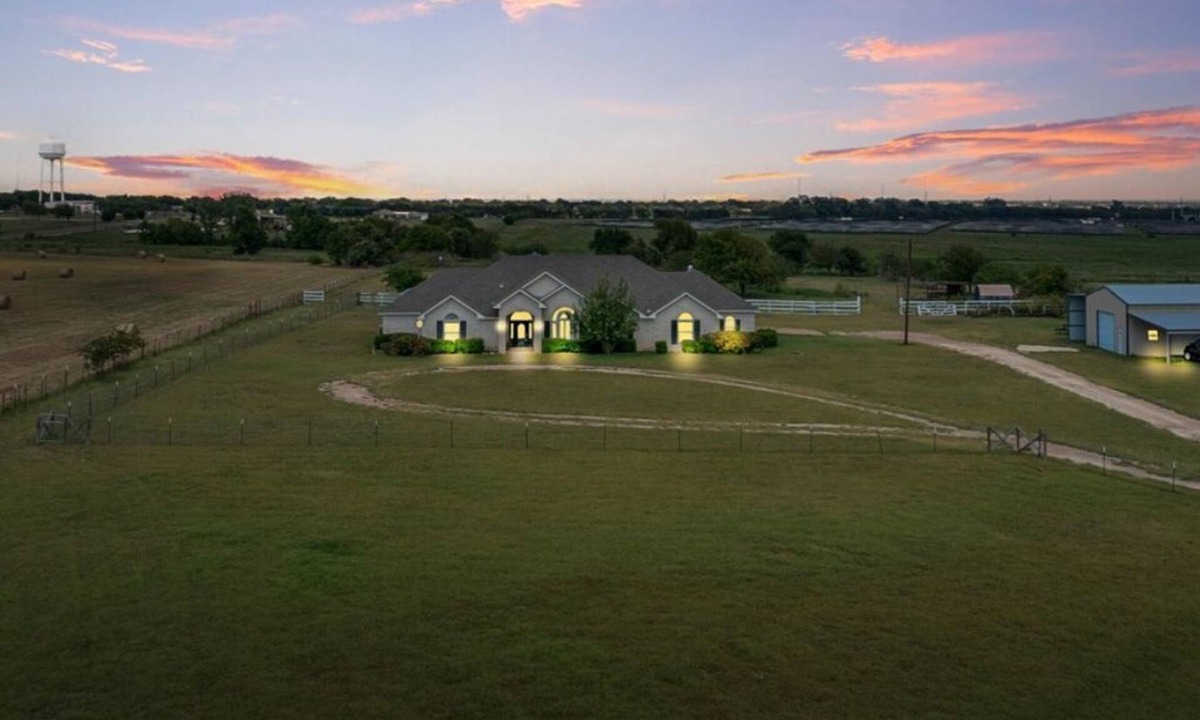 Bruceville-Eddy House | Home for Groups, Games, and Getaways - Sleeps 17