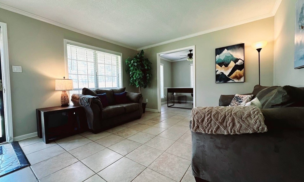 Whitehaven House | Home For Large Groups in Southhaven Memphis