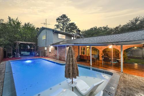 Sharpstown House | Home for summer with pool, pool table, outdoor kitchen,patio and balcony
