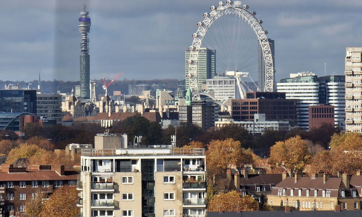 Camberwell Green Apartment | Home for the Holidays