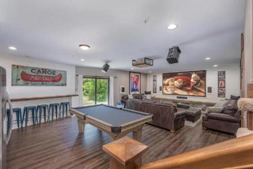 Hollister House | HOME for togetherness & Love! With Hot tub & FUN room