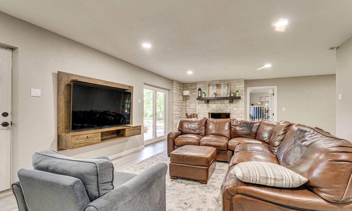 Seguin House | Home Gym, Office + Dock! Seguin Riverfront Retreat