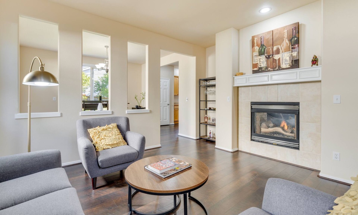 North Creek House | Home Gym, Yoga Studio & Office! Bothell Retreat