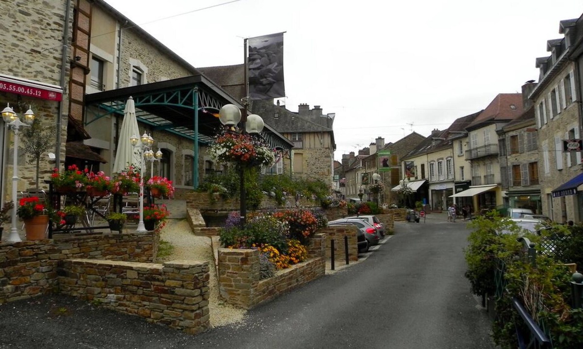 Saint-Yrieix-la-Perche House | Home in charming historical village