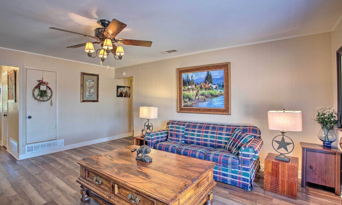 Waxahachie House | Home in Historic Waxahachie w/Yard & Patio!