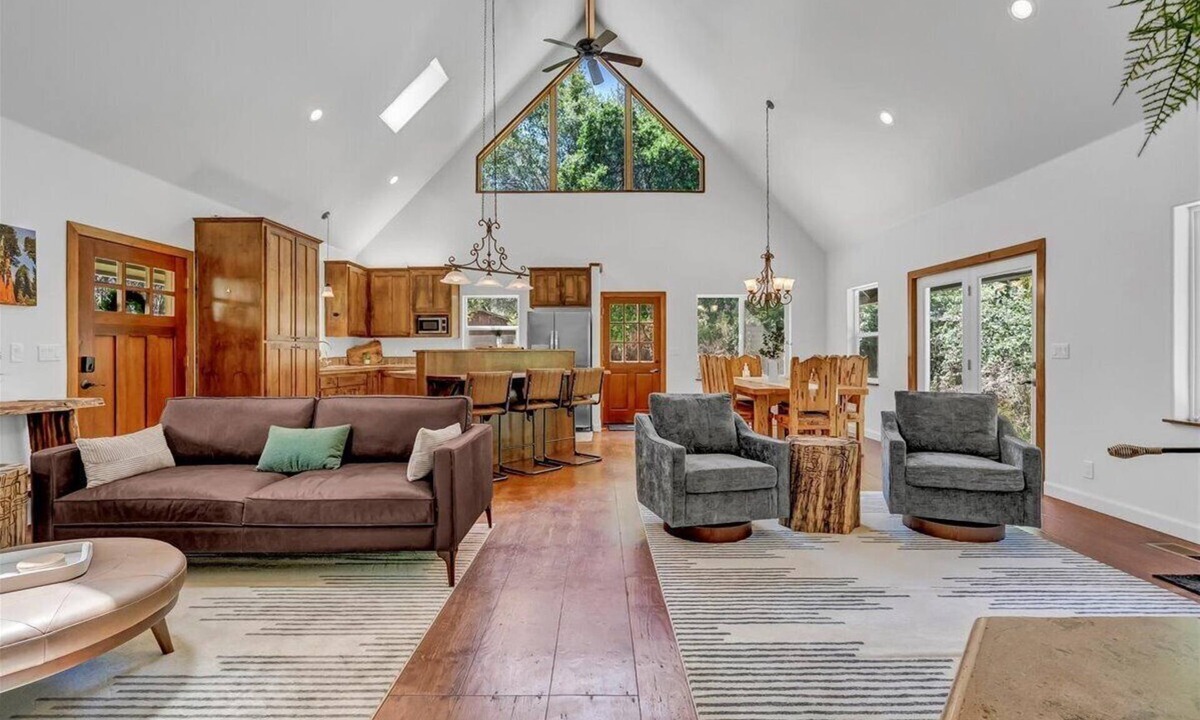 Kaweah House | Home in Nature - Full kitchen - Sleeps 10