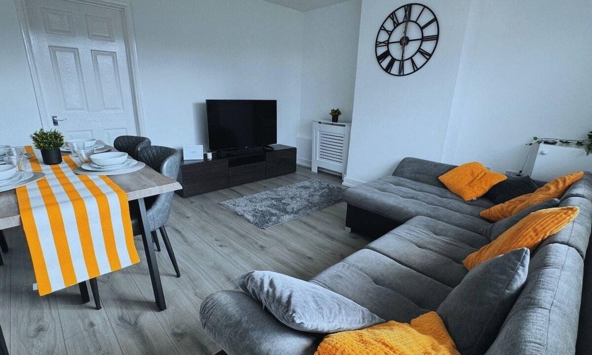 Northampton House | Home In Northampton | Contractors Welcome