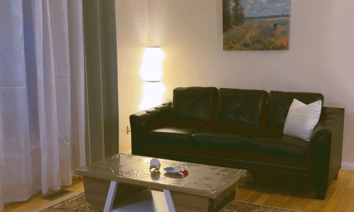 Thompson House | Home in Thompson-Best for Families and Contractors