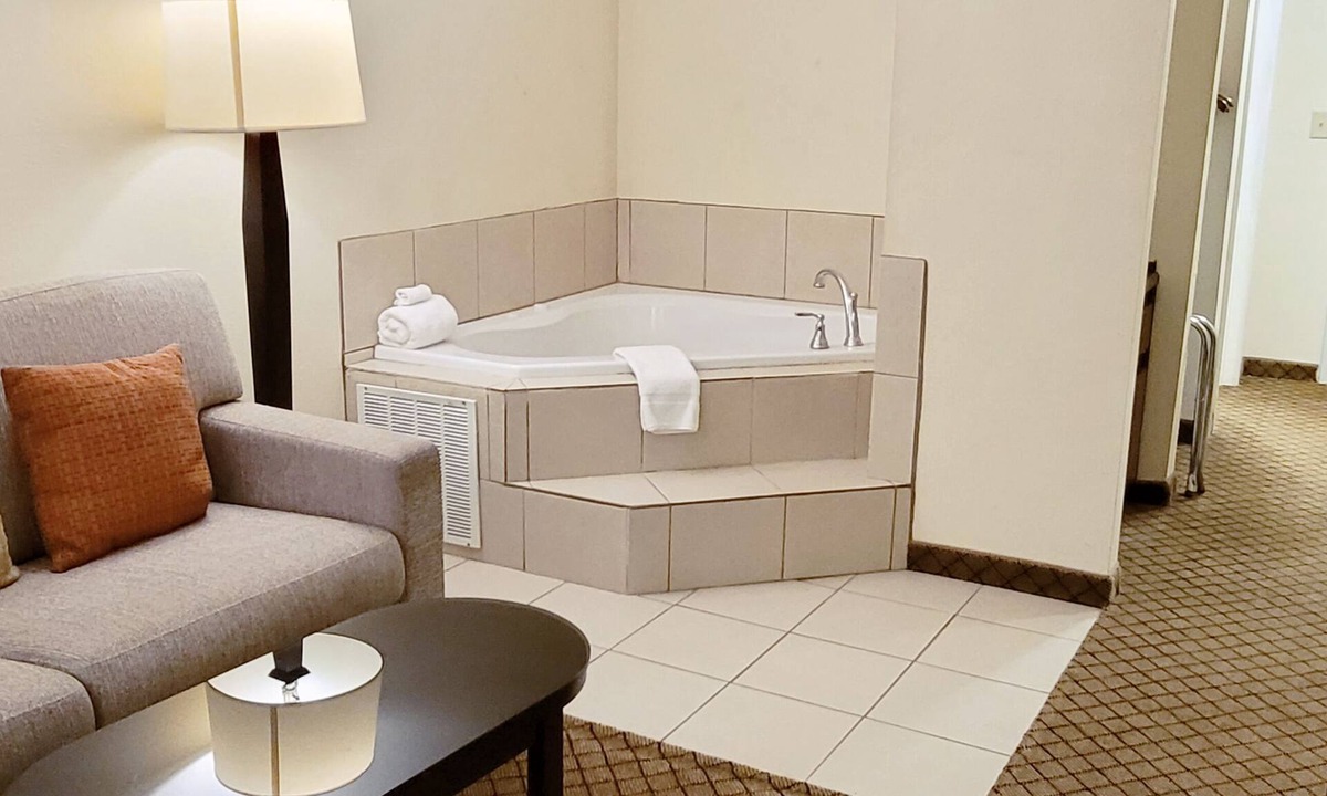 Montgomery Hotel | Home Inn & Suites