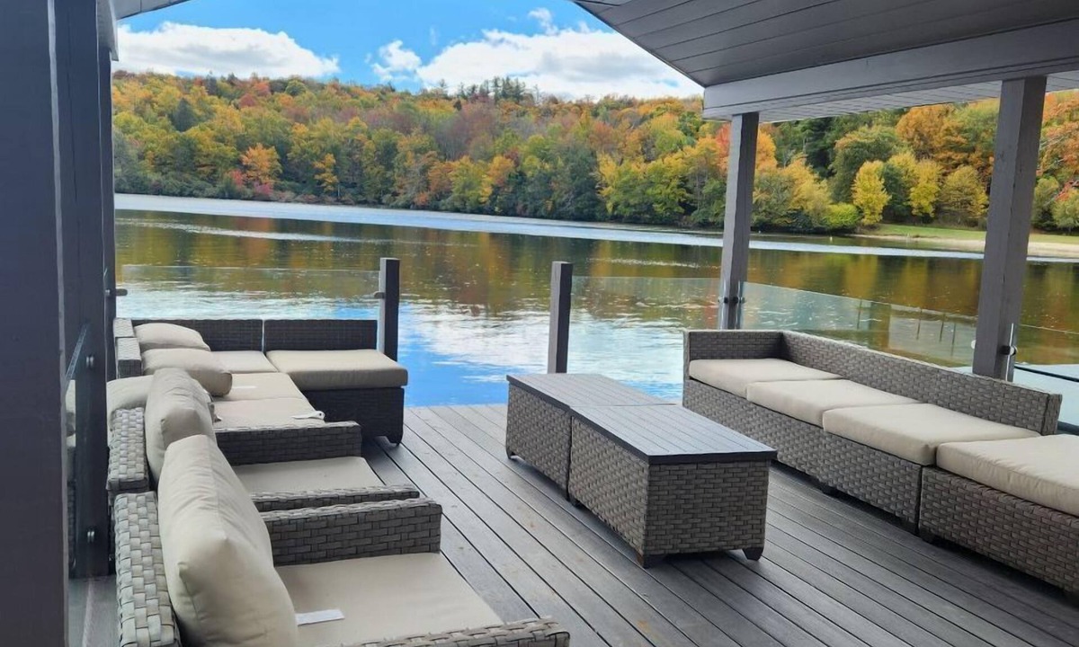 Kauneonga Lake House | Home King Luxury