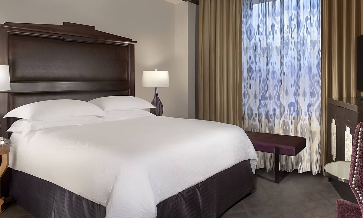 Downtown Fort Worth Hotel | Home-like Accommodations near General Worth Square & Fort Worth Zoo!