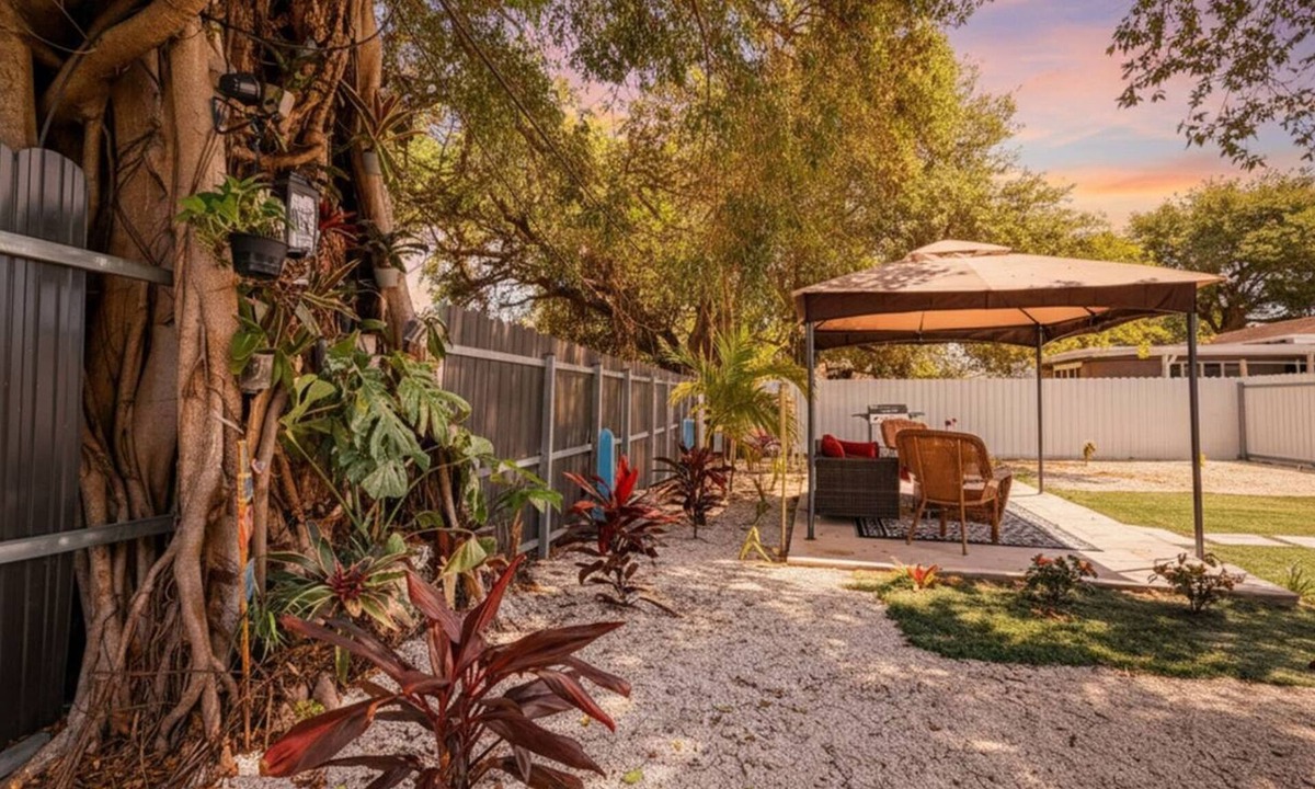 Opa-Locka House | Home Near Hard Rock w BBQ Pool Table