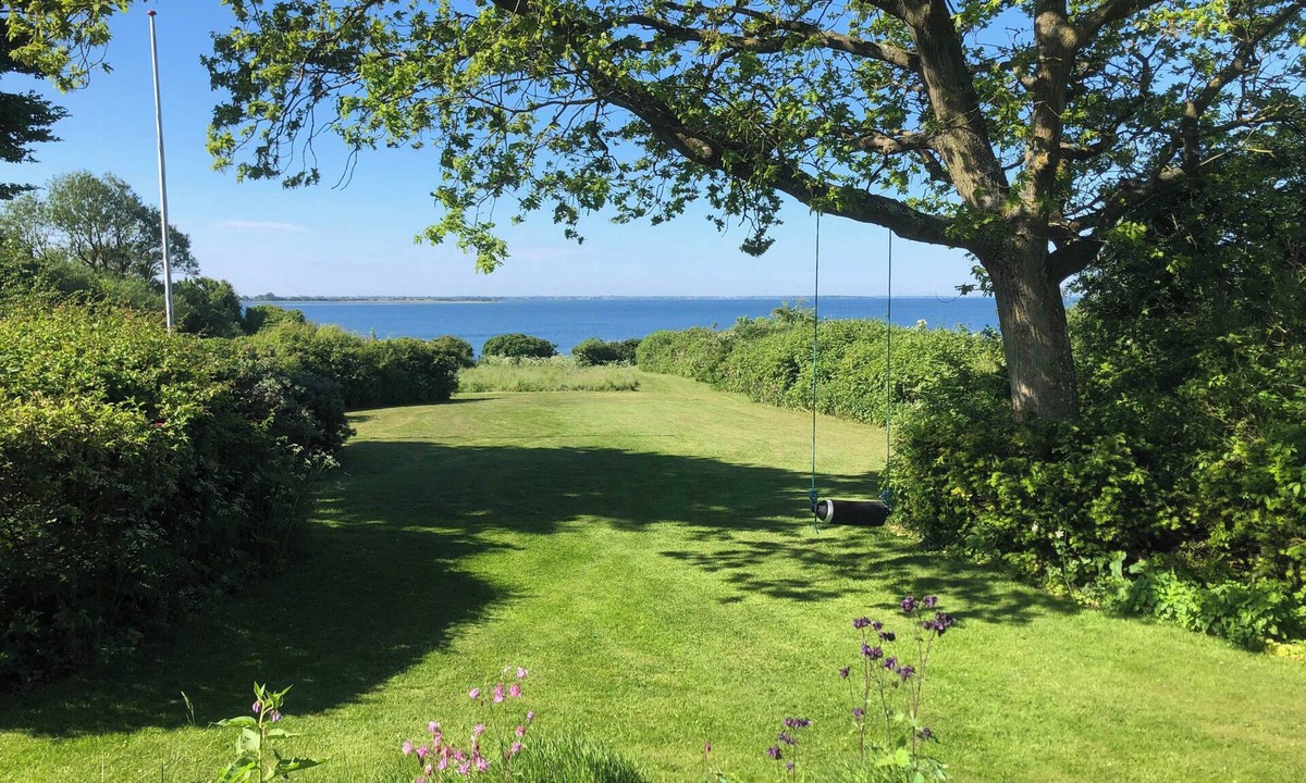 Vester Skerninge House | Home near Svendborg with private bathing jetty