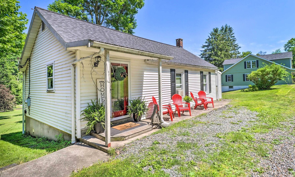 Brockton House | Home on Shared 10 Acres, On-Site Trail Access