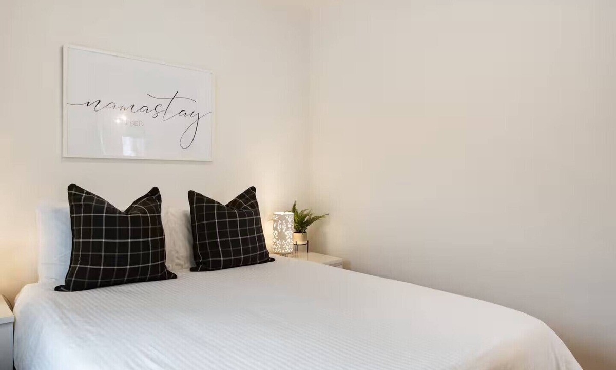 Winnipeg Apartment | Home-Style 1BR Near HSC | Free Parking