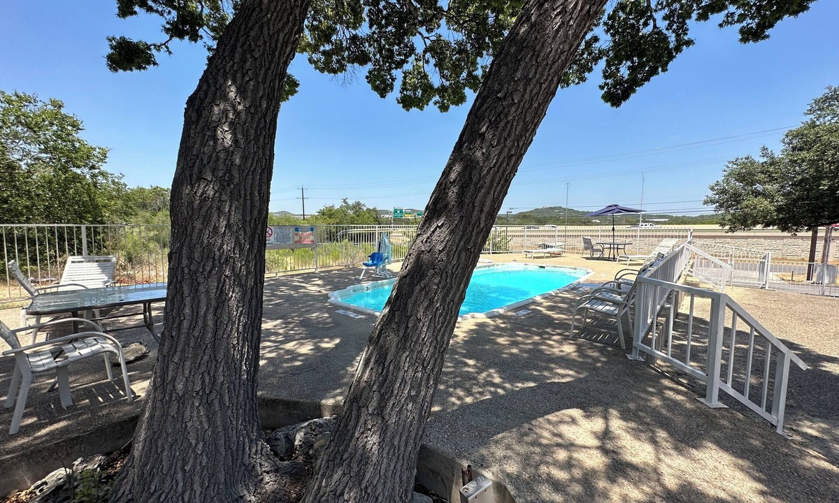 Wetmore Hotel | Home Suites Hill Country