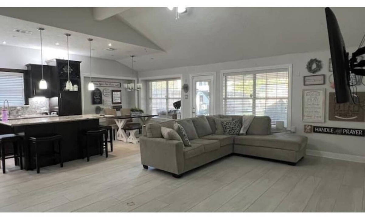 Houston House | Home Sweet Home Central