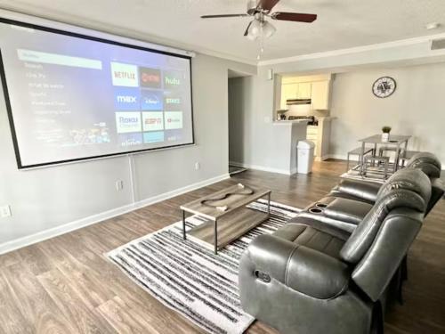 Morrow Apartment | Home Theater Sleeps 8 WiFi