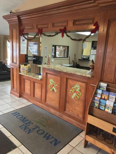 Flint Hotel | Home Town Inn