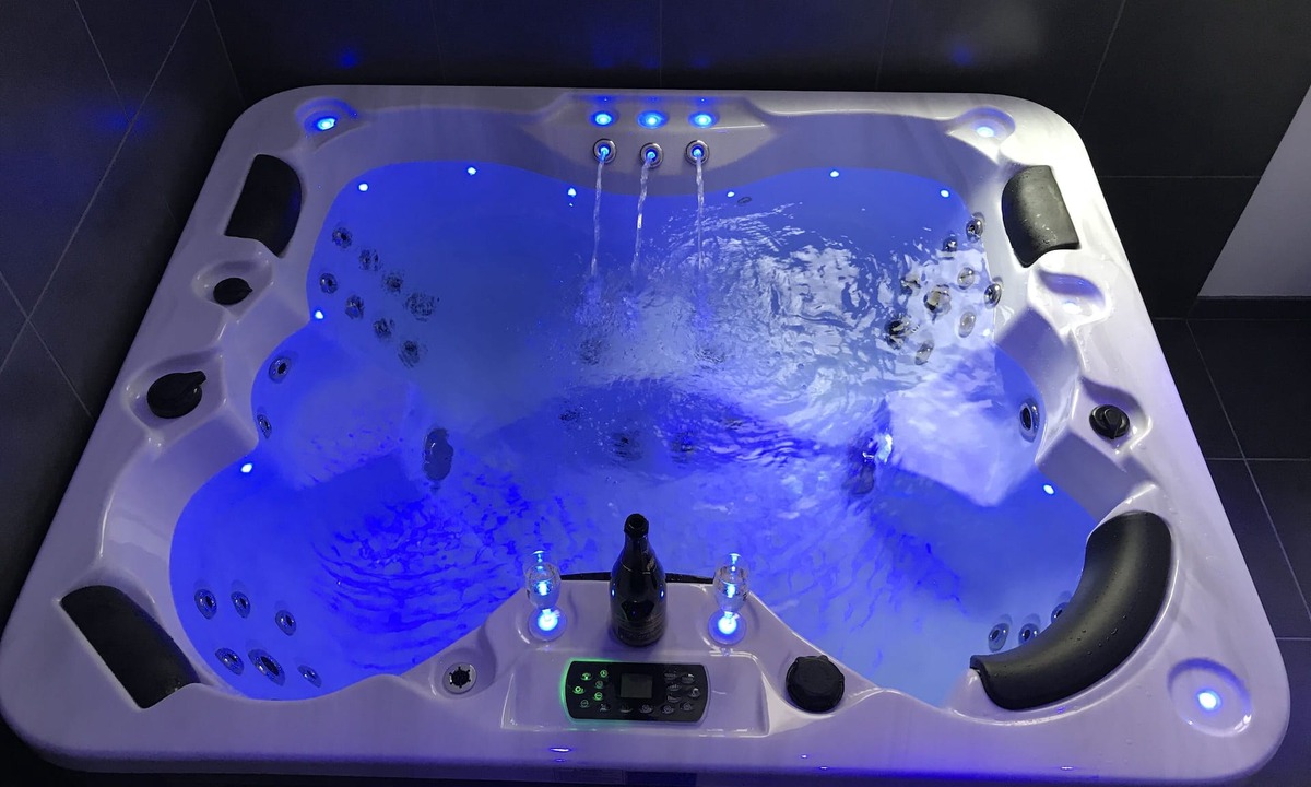 Chatellerault House | Home VIAULT (romantic night)