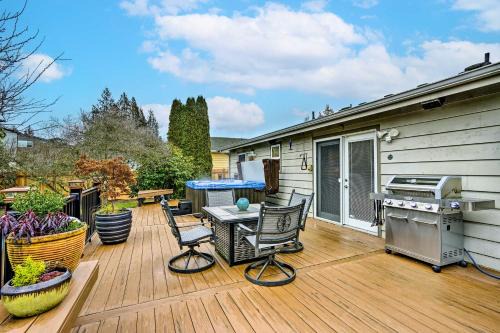Picnic Point-North Lynnwood House | Home w/Hot Tub: 7 Mi to Edmonds Waterfront!