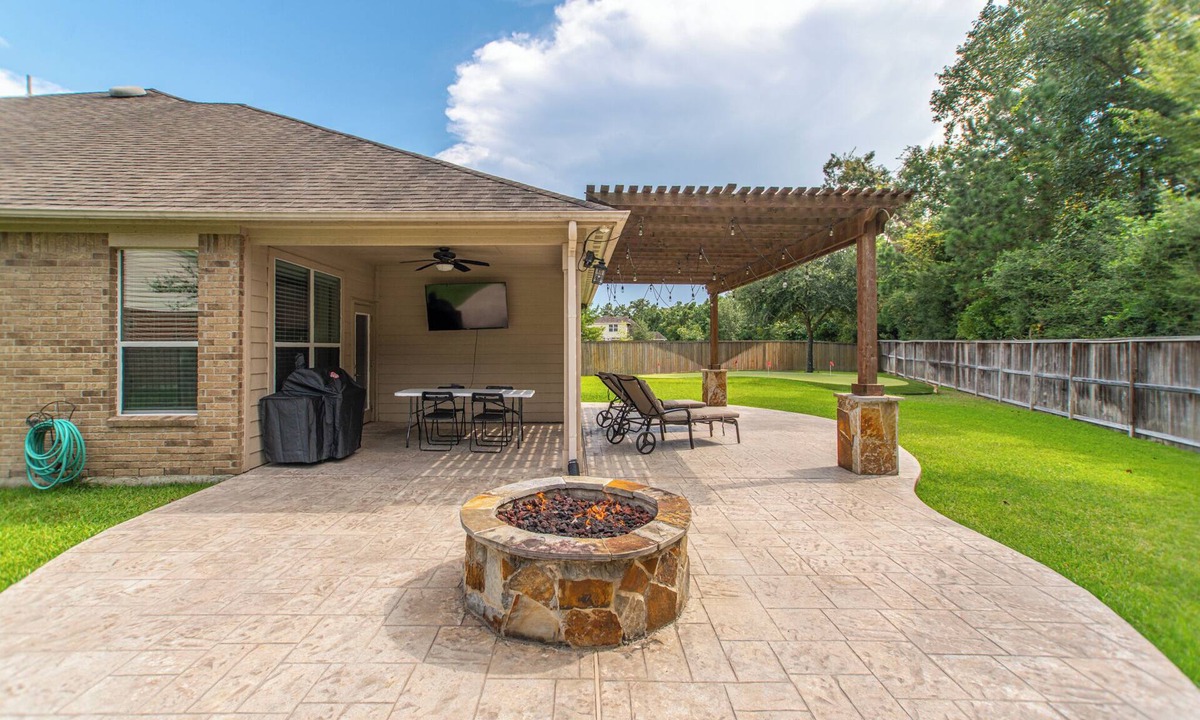Indian Springs House | Home w Jacuzzi & Putting Green!