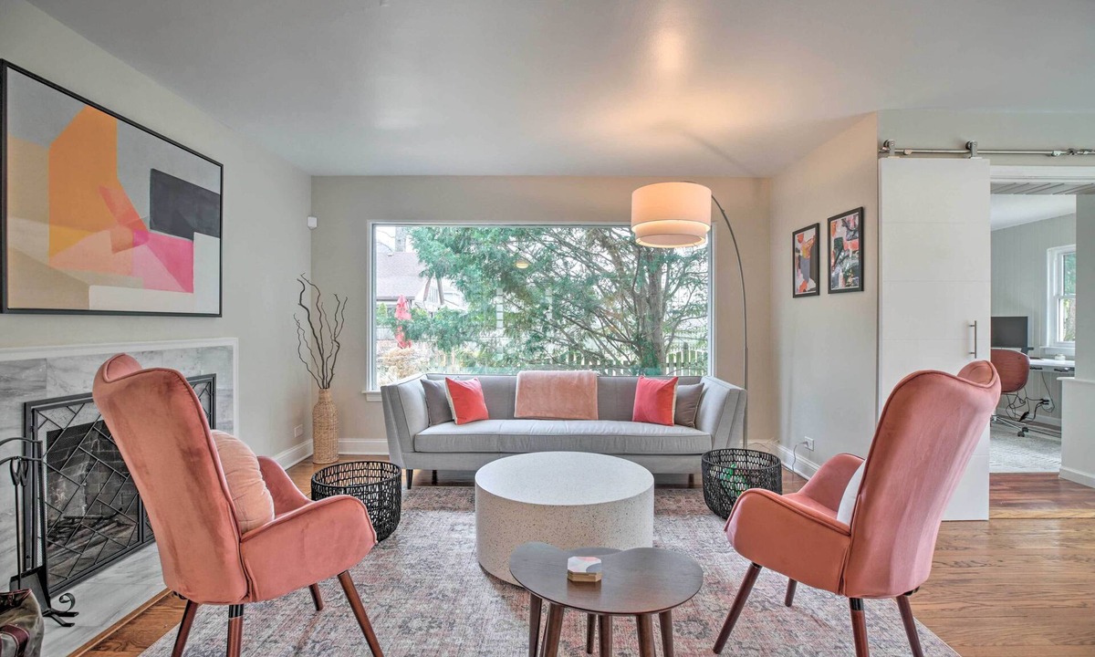Glen Ellyn House | Home w/Office + Yard: 25 Mi to Downtown Chicago!