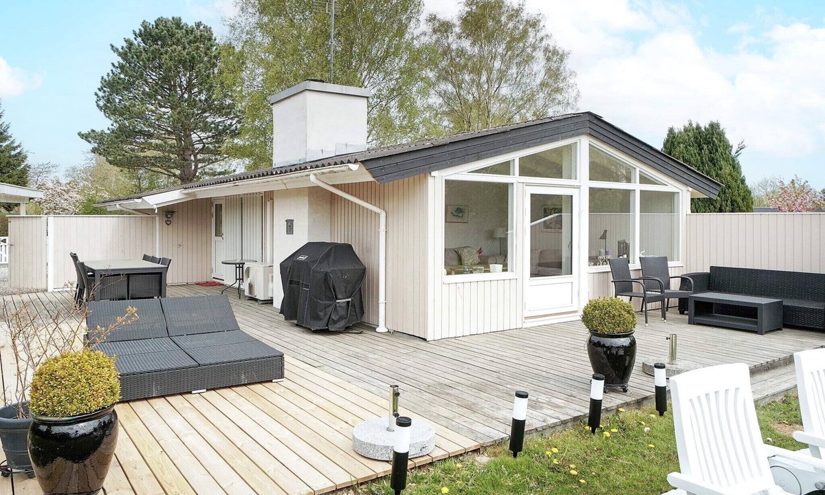 Dronningmolle House | Home with Chromecast near Beach