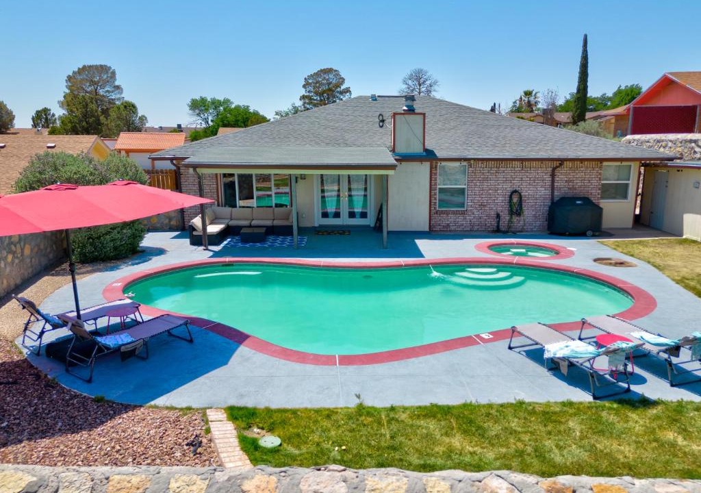 El Paso House | Home with Mountain View/Pool/Tub