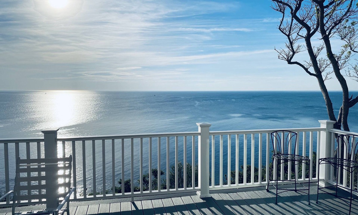 Plymouth House | Home with spectacular panoramic ocean views from a bluff high above Cape Cod Bay
