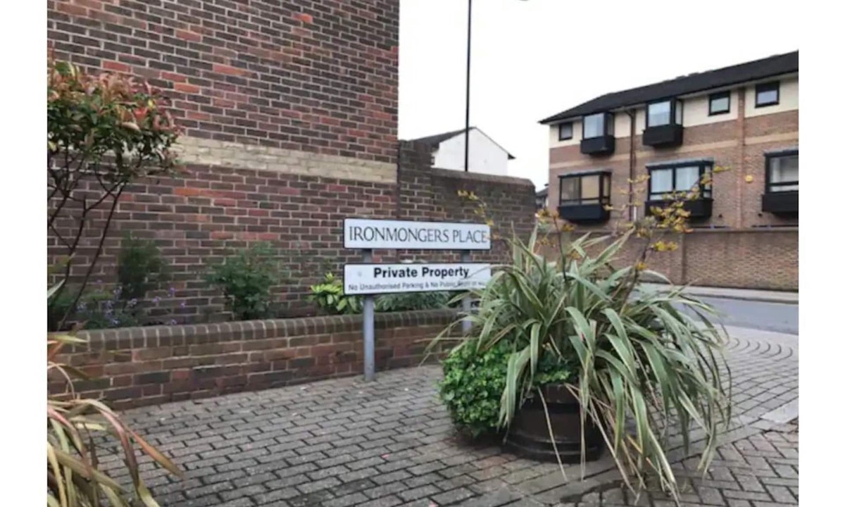 Isle of Dogs House | Home Within The City