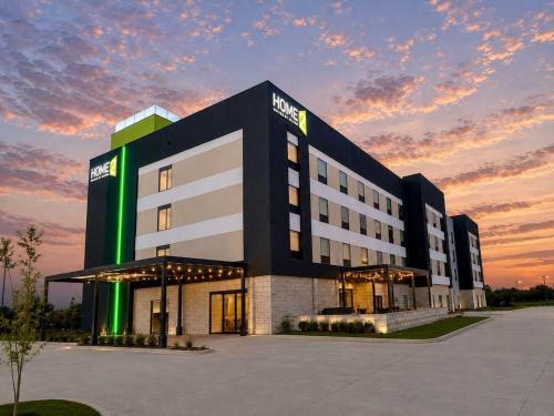 Greenwich Hotel | Home2 Suites by Hilton Wichita Northeast