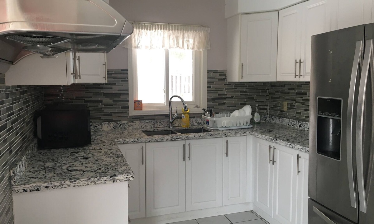 Agincourt North Bed & Breakfast | HomeDel