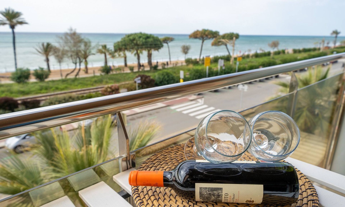 Pineda de Mar Apartment | HomeHolidaysRentals Noelani- Costa Barcelona