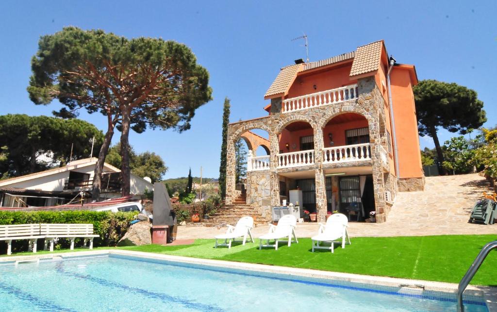 Santa Susanna Villa | HomeHolidaysRentals Corinne