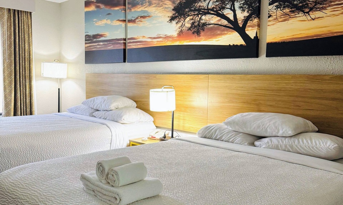 Newnan Hotel | HomeLodge