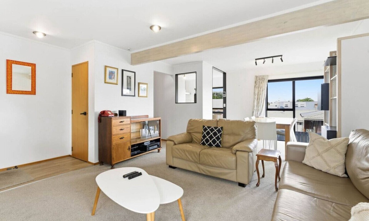 Mount Eden House | Homely 3BR Mt Eden Townhouse with Parking