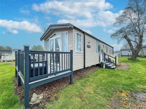 Oulton Broad Other | Homely Caravan With Decking And Wifi In Lowestoft Ref 12097B