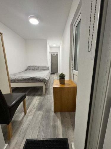 Redbridge Apartment | Homely stay in Dagenham