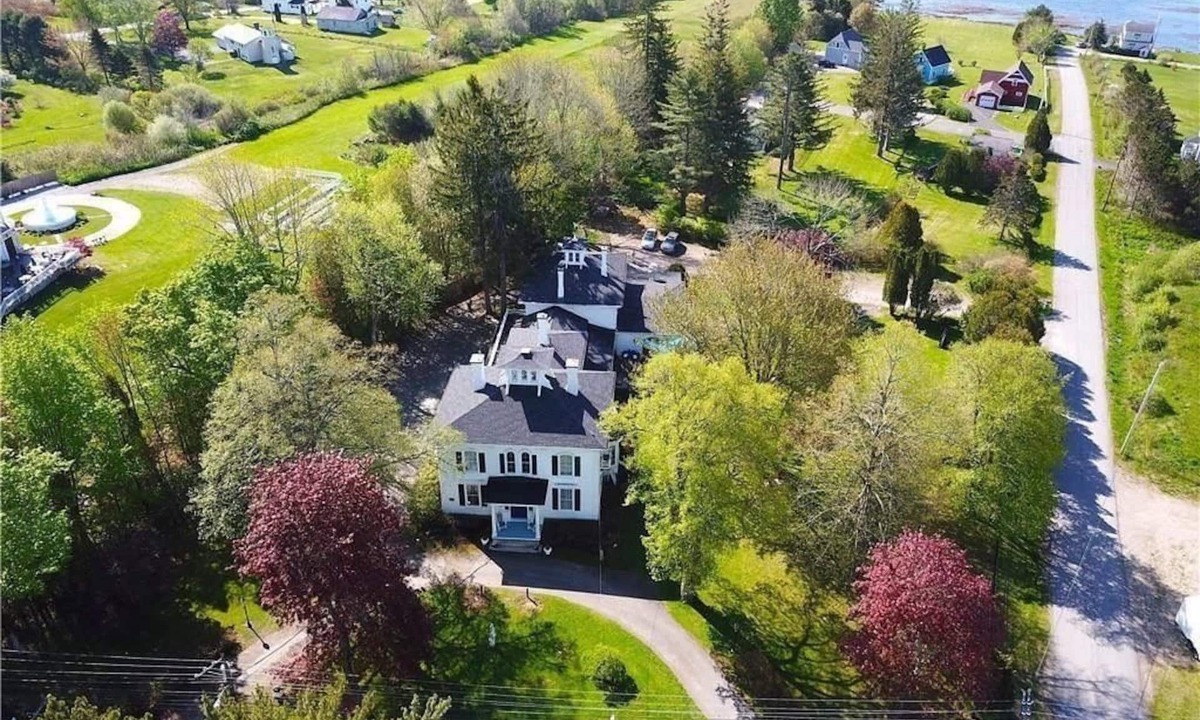 Searsport Hotel | Homeport Inn and Tavern