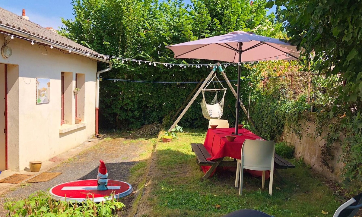 La Caillere-Saint-Hilaire House | Homerez - Big house for 9 ppl. with terrace at La Caillère-Saint-Hilaire