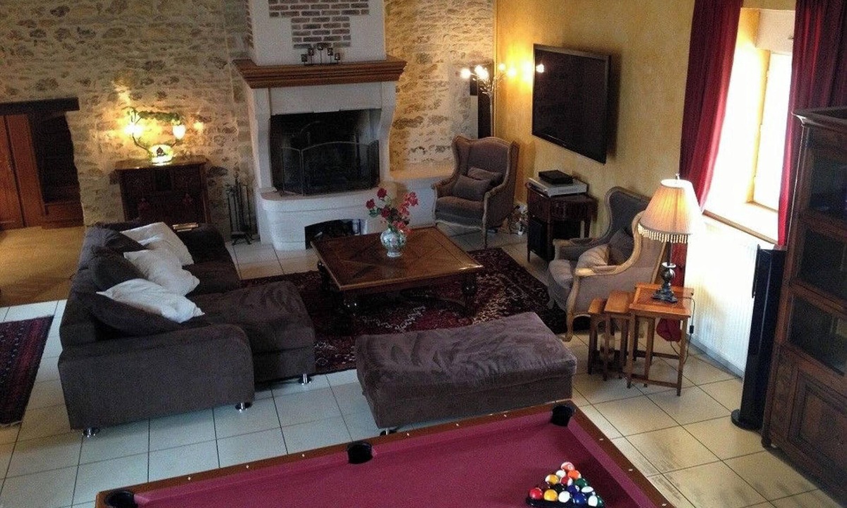 Les Houches House | Homerez - House-St-Georges-sur-B