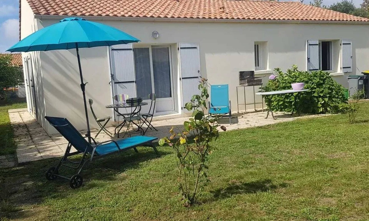 Saint-Hilaire-de-Chaleons House | Homerez - House in Saint-Hilaire-de-Chaléons