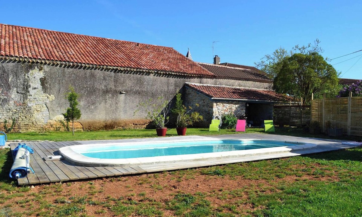 Saint-Vincent-Rive-d'Olt Villa | Homerez - Villa in Saint-Vincent-Rive-d'Olt