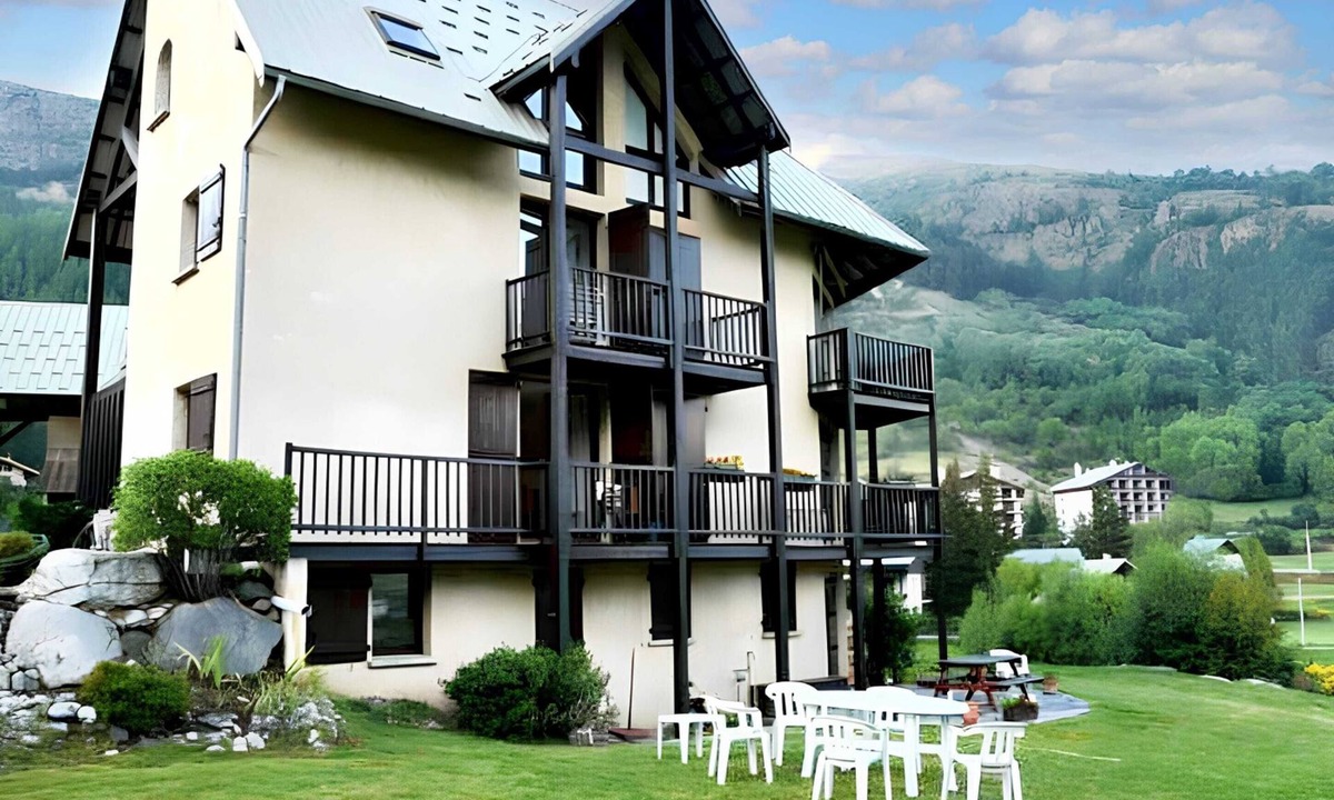 Monetier-les-Bains Apartment | Homerez - Apt. mt. view Le Monêtier-les-Bains