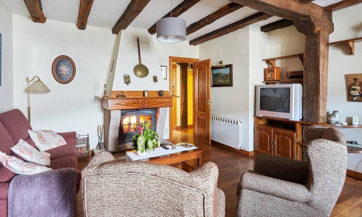 Baztan Apartment | Homerez - Amazing appartement for 6 ppl. with balcony at Berroeta