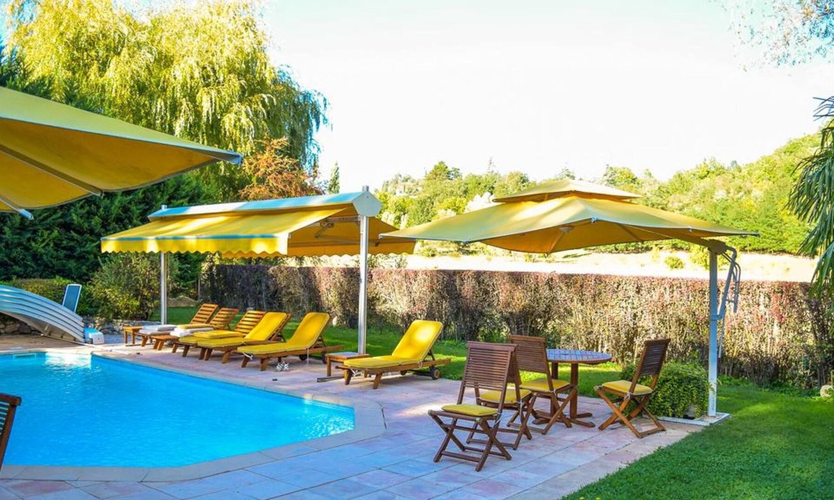 Forcalquier Apartment | Homerez - Amazing studio for 2 ppl. with shared pool at Forcalquier