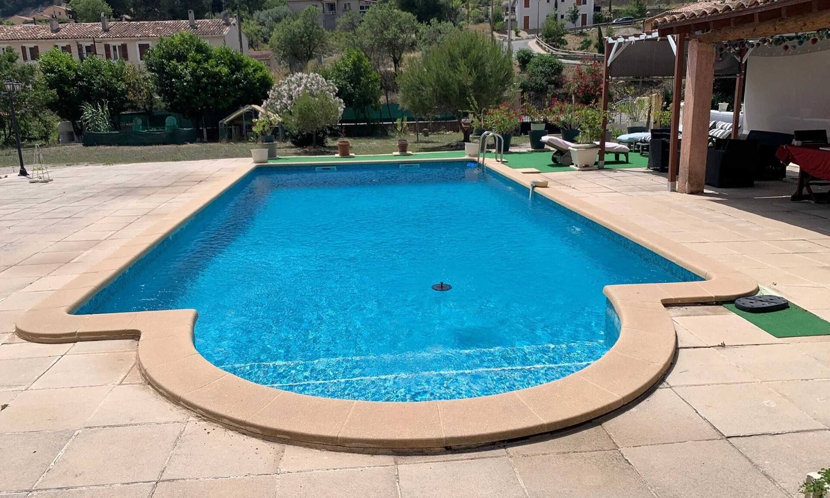 Roquefort-la-Bedoule Apartment | Homerez - Apt Roquefort-la-Bédoule